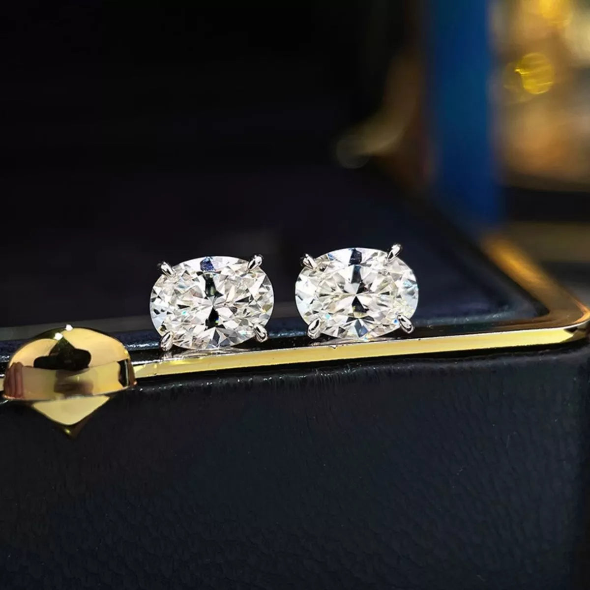 1 Carat Moissanite 925 Sterling Silver Stud Earrings Secondary image