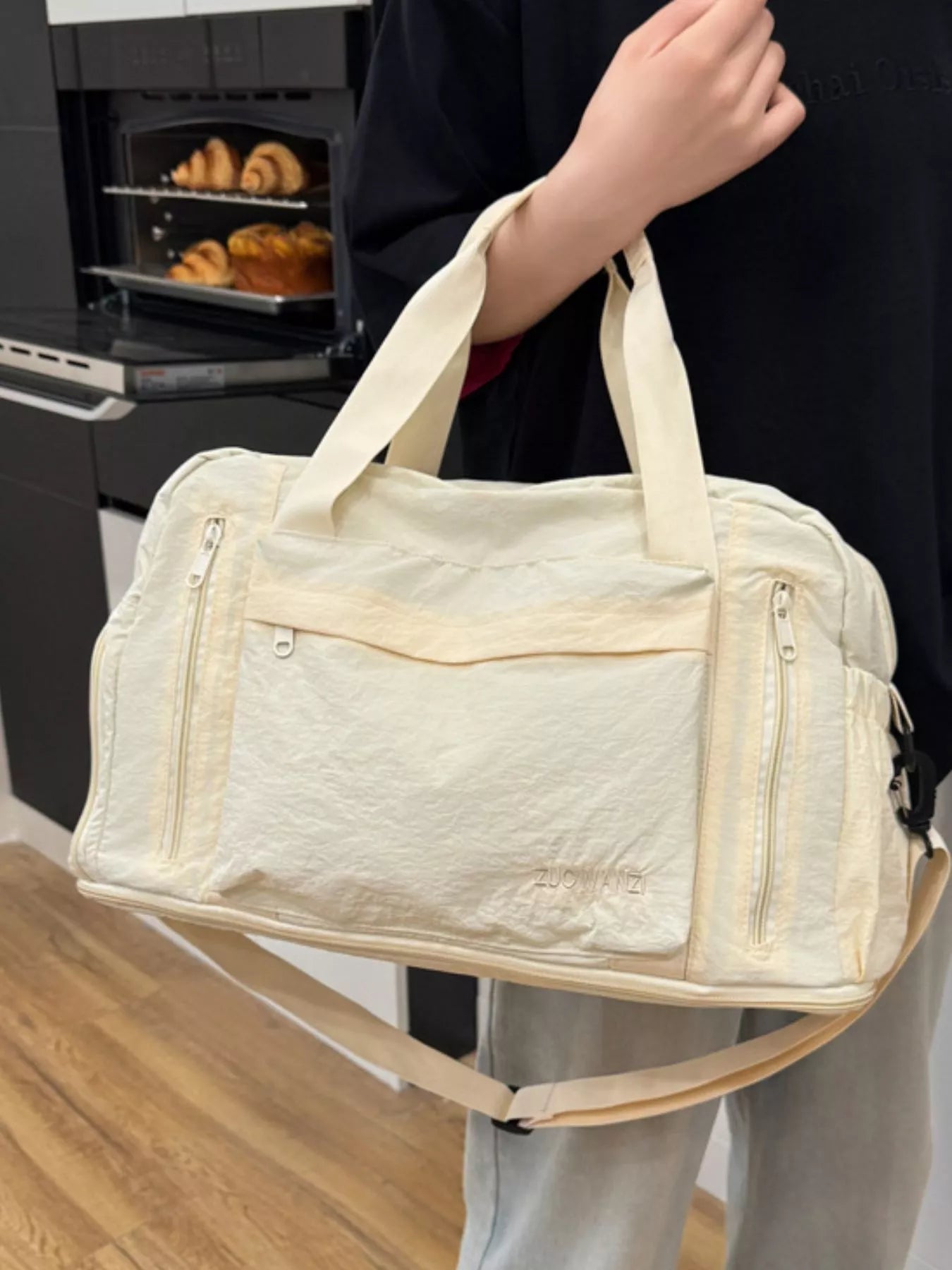 Lightweight Travel Bag with Shoulder Strap Secondary image