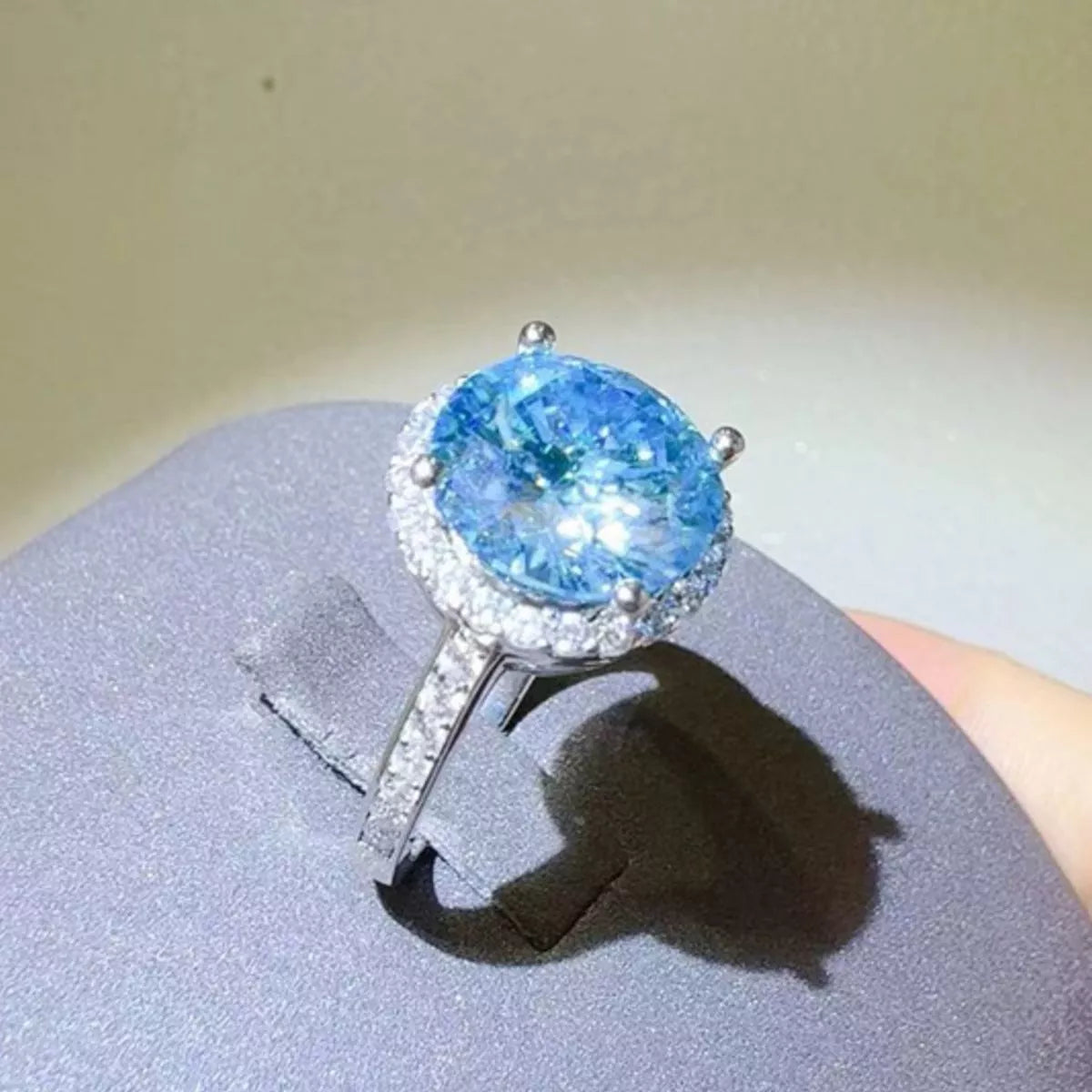 1 Carat 925 Sterling Silver Moissanite Ring Secondary image