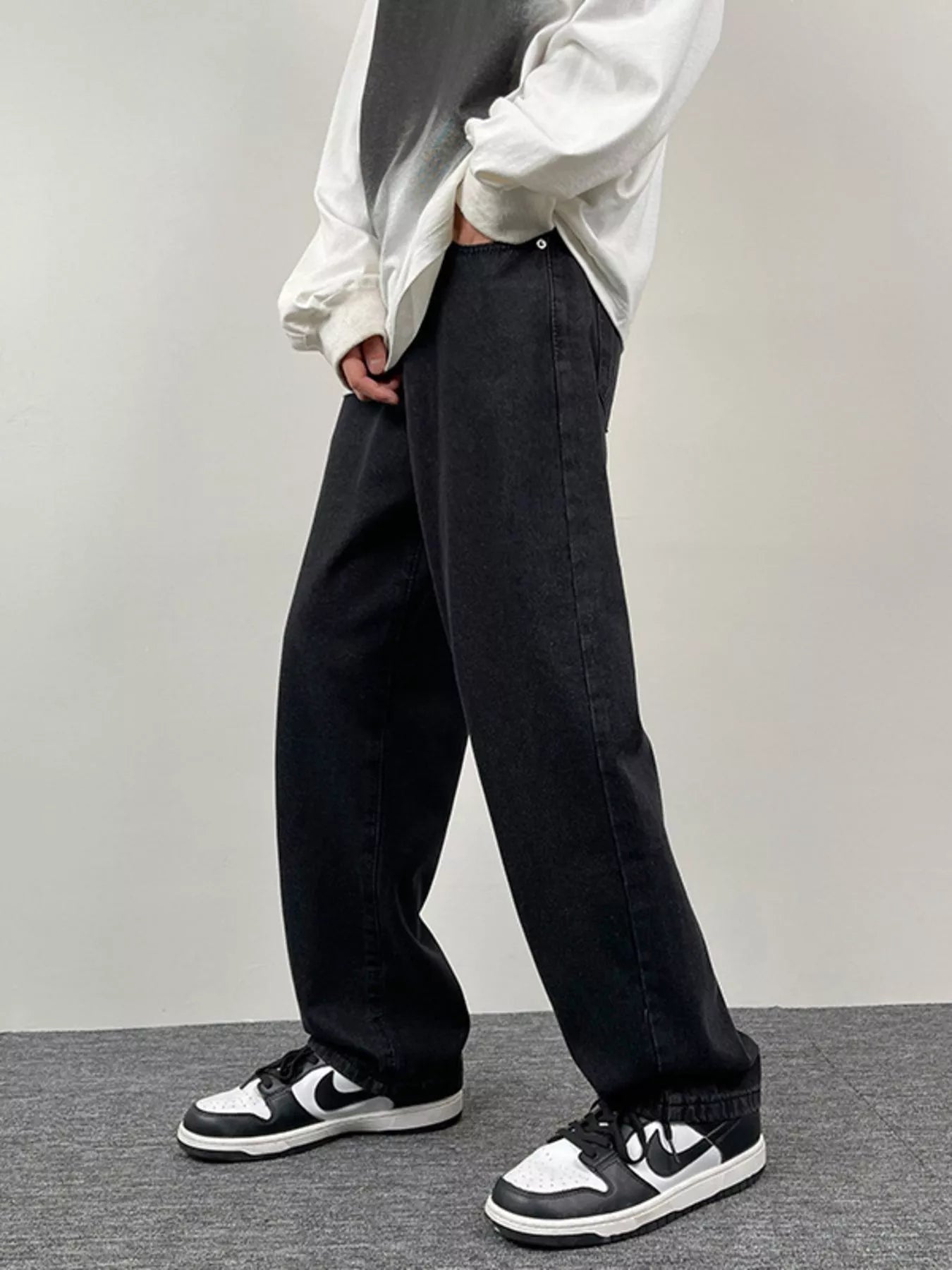 Men's Relaxed Fit Jeans Secondary image