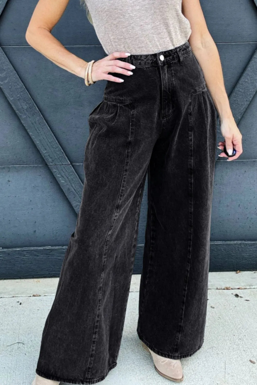 High Rise Wide Leg Jeans with Pockets Secondary image