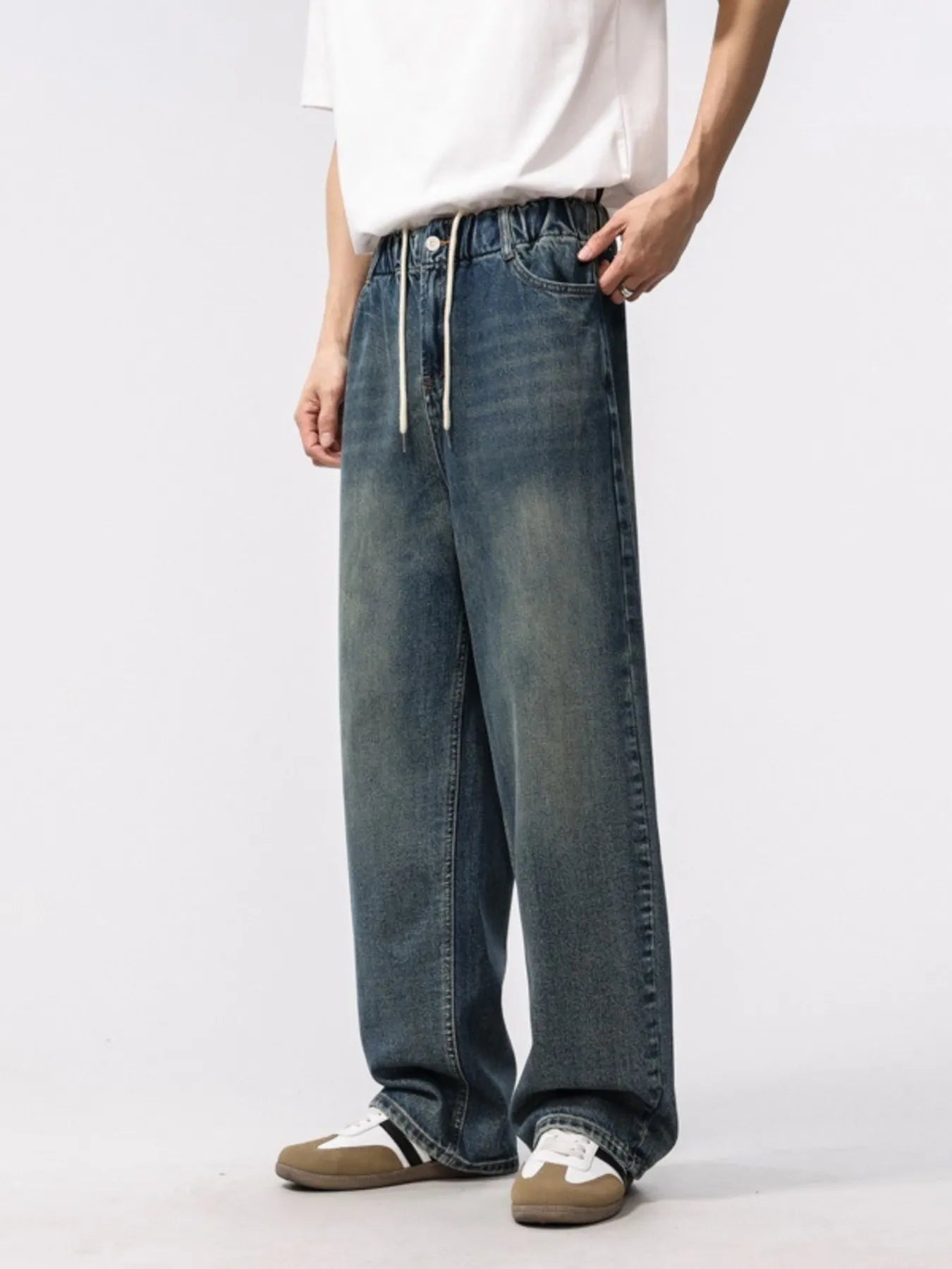 Men's Wash Relaxed Fit Jeans Secondary image