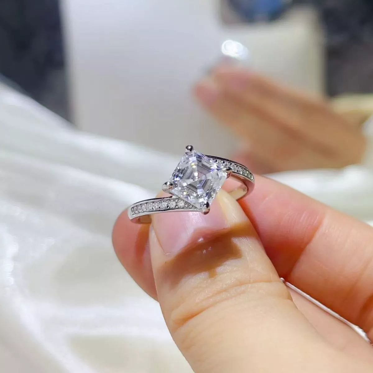 2 Carat Moissanite 925 Sterling Silver Ring Secondary image