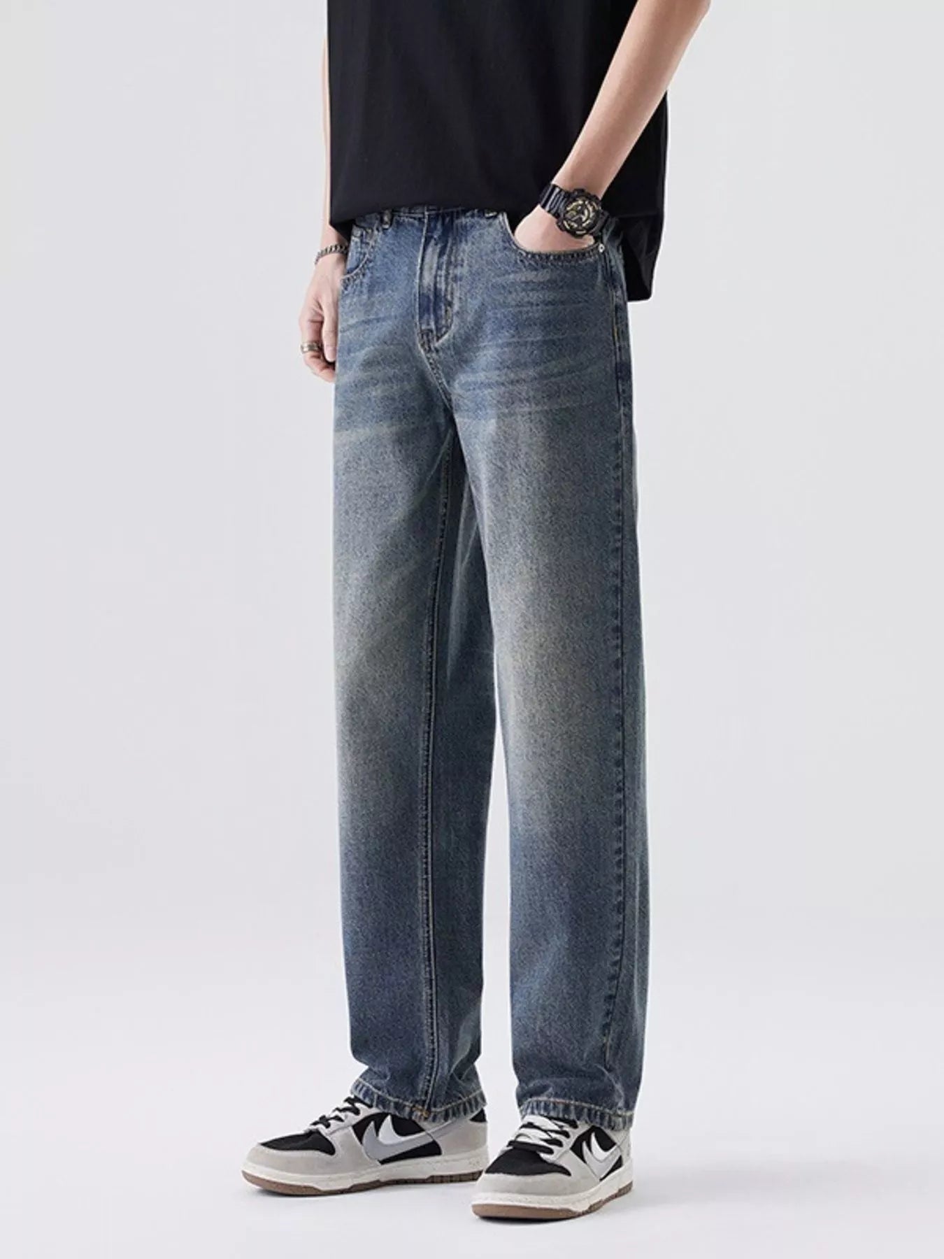 Men's Relaxed Fit Vintage Wash Jeans Secondary image