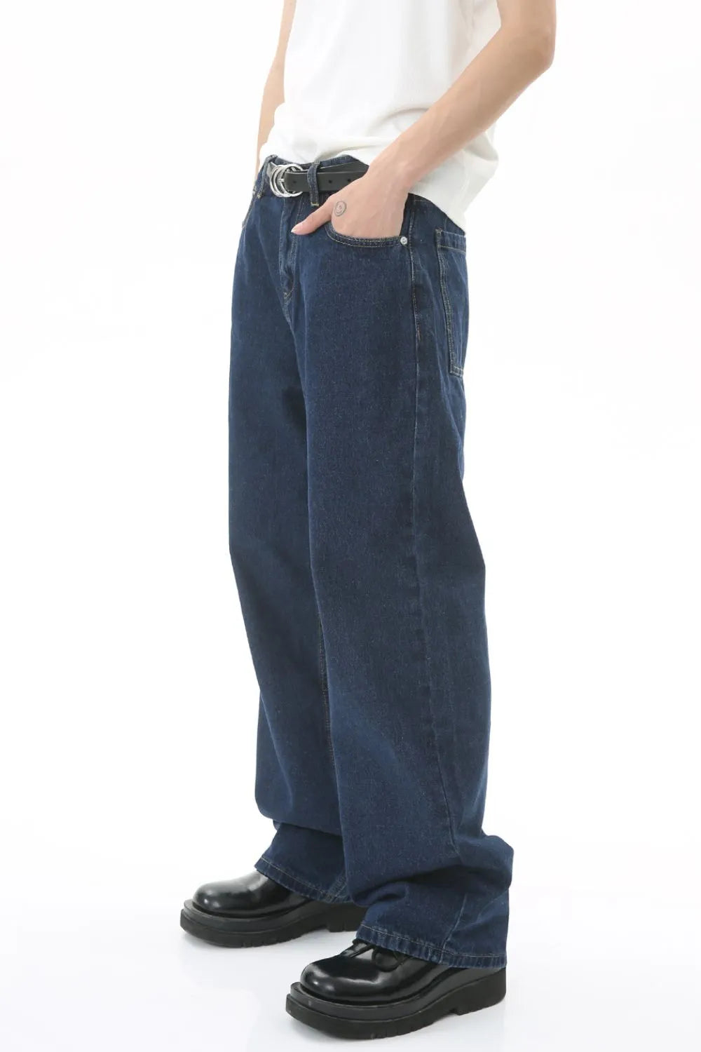 Men's Mid Rise Straight Leg Jeans Secondary image