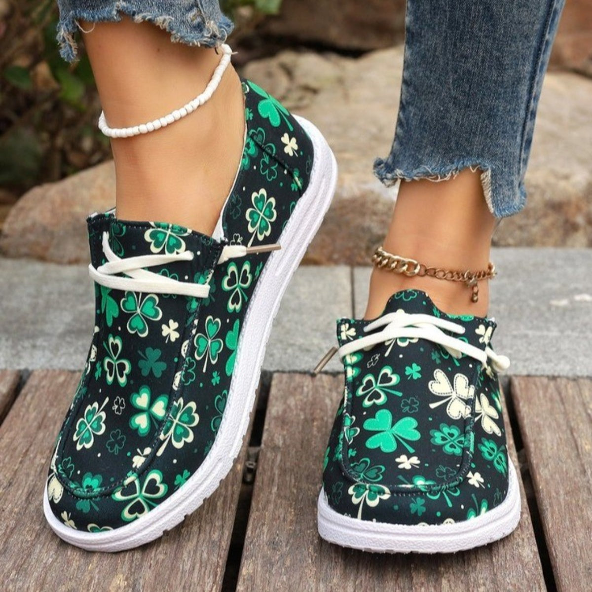 Clover Print Round Toe Sneakers Secondary image