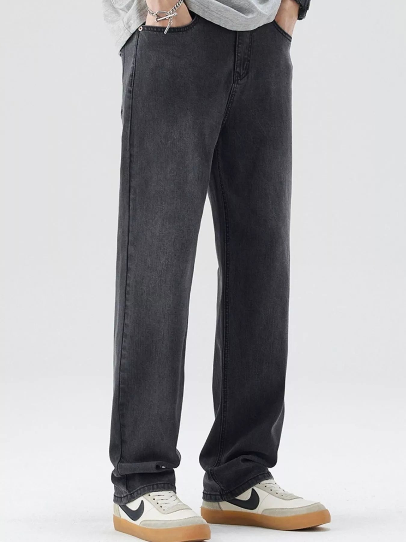 Men's Wide Leg Jeans with Pockets Secondary image