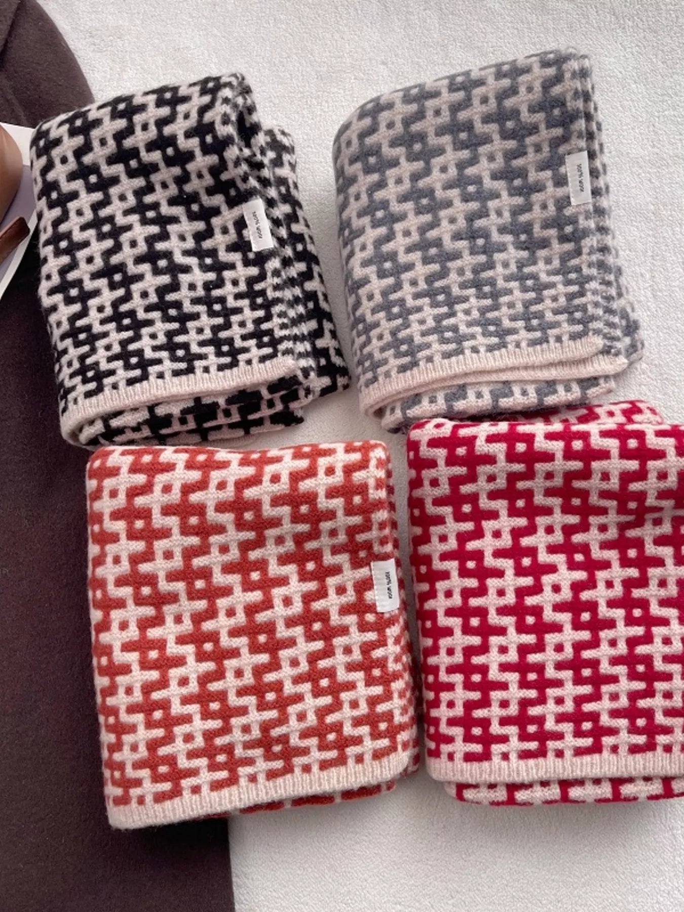 Wool Geometric Pattern Knitted Warm Scarf Secondary image