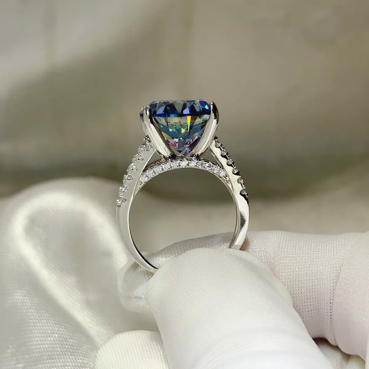 10 Carat Moissanite 925 Sterling Silver Ring Secondary image