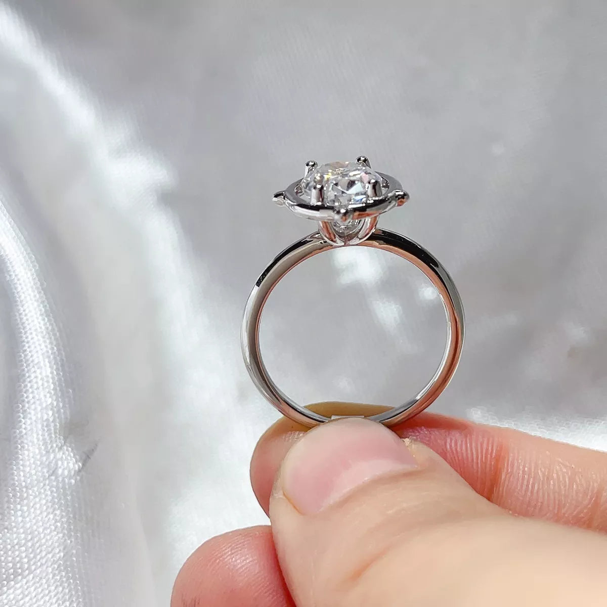 2 Carat 925 Sterling Silver Moissanite Ring Secondary image