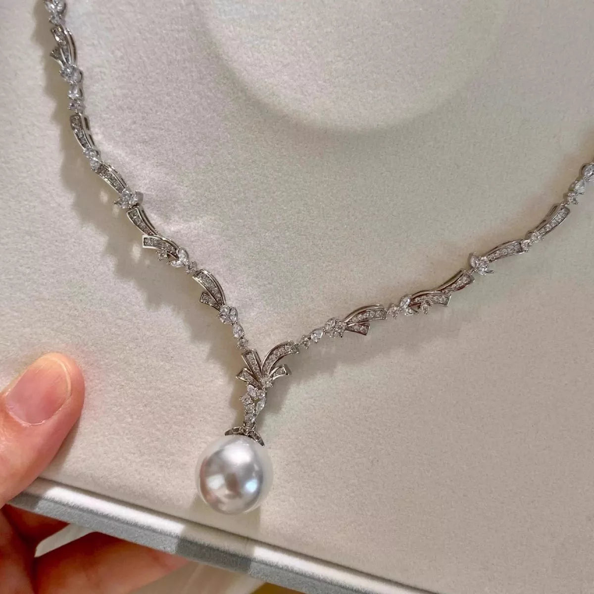 Zircon Pearl Pendant Necklace Secondary image