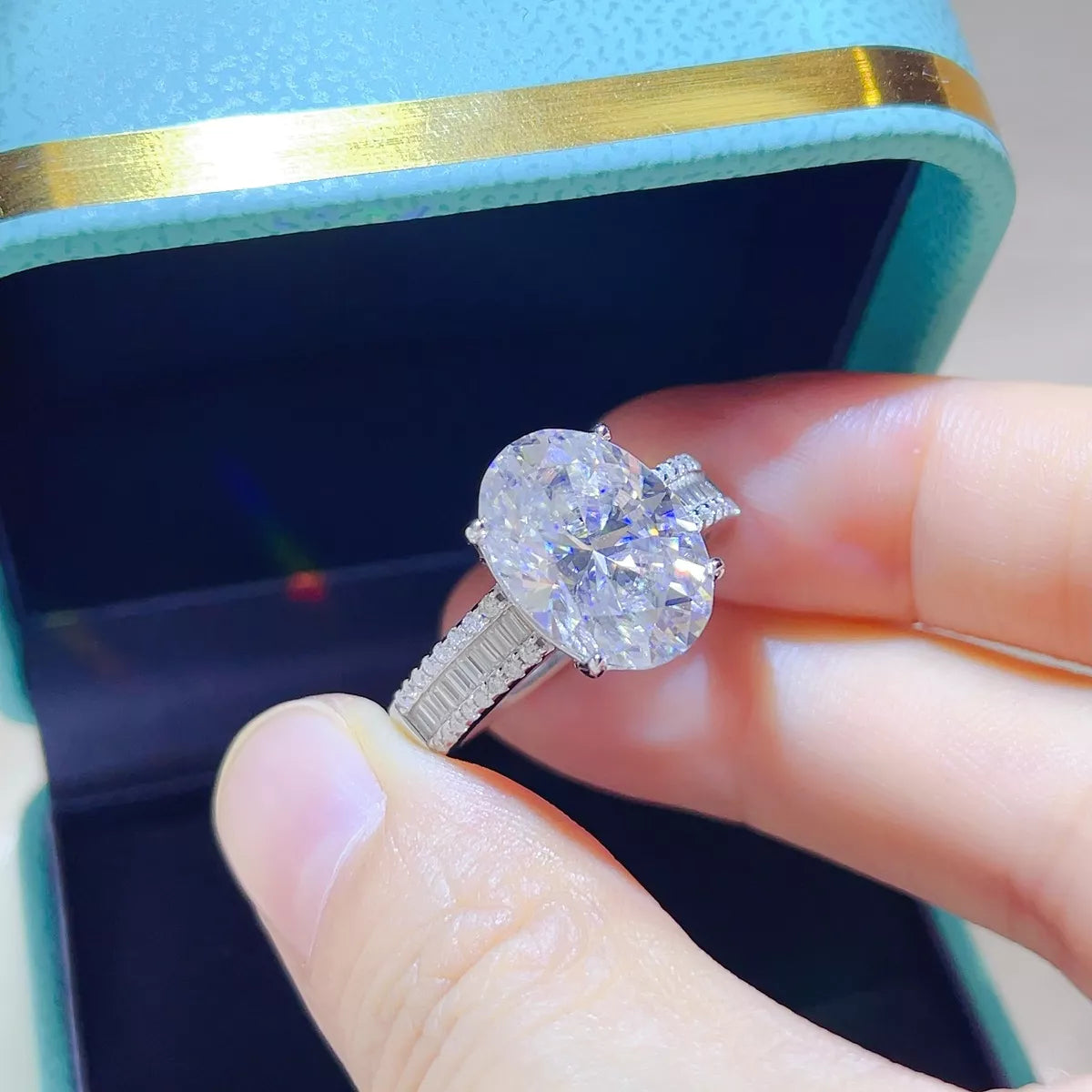 8 Carat 925 Sterling Silver Moissanite Ring Secondary image