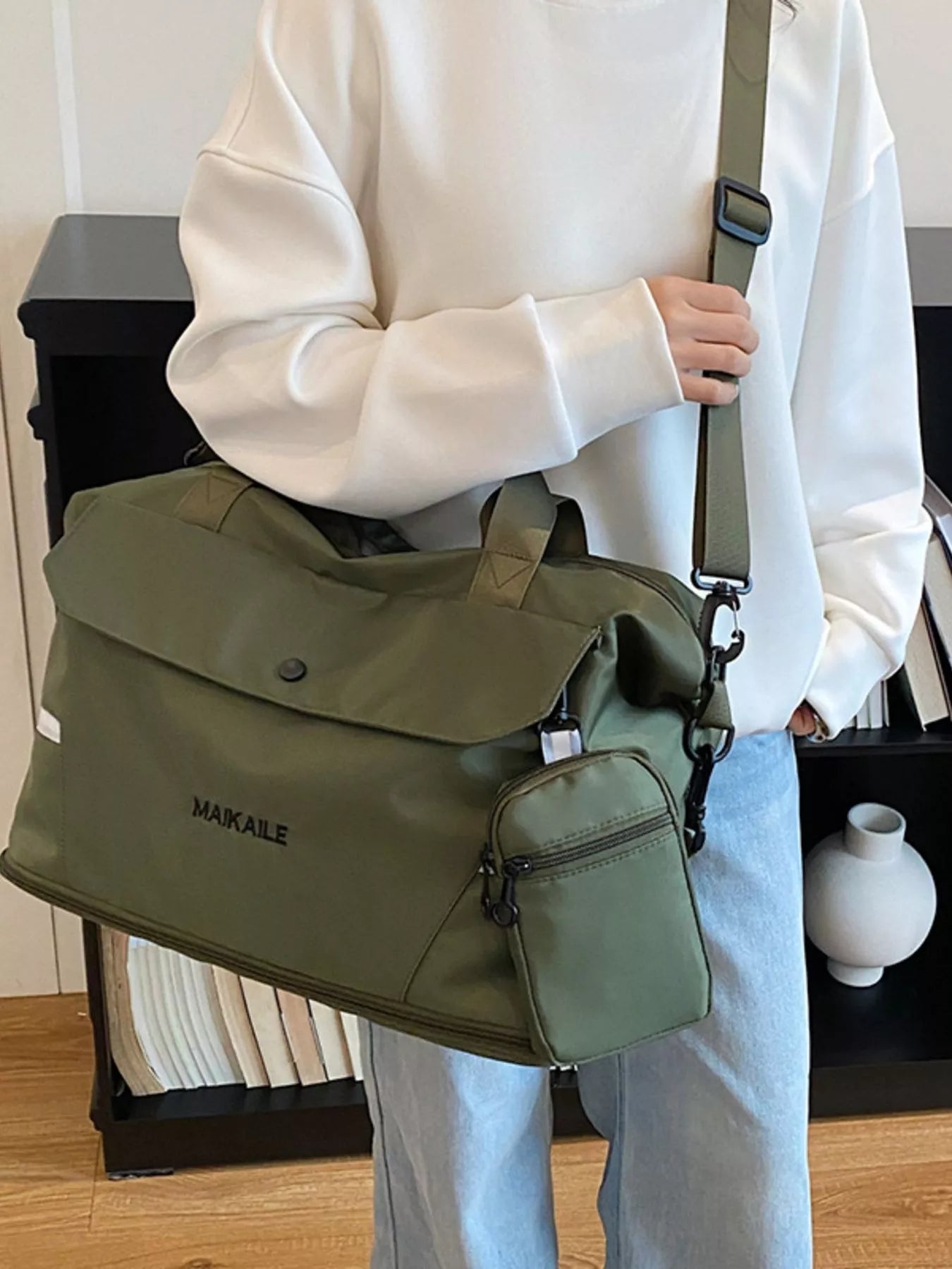 Large Capacity Travel Bag Secondary image