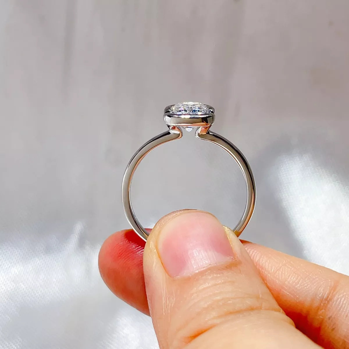 2 Carat 925 Sterling Silver Moissanite Ring Secondary image