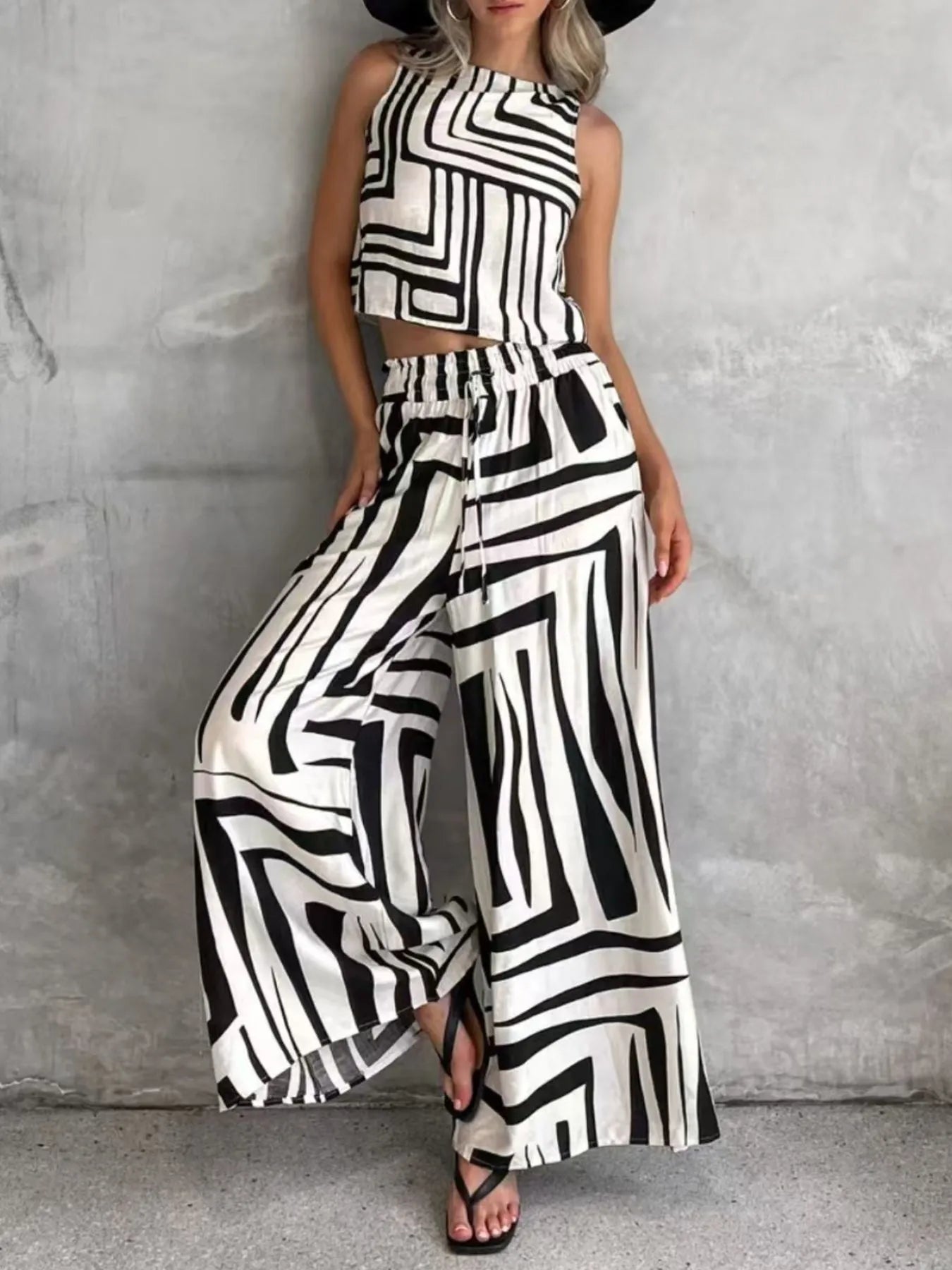 Geometric Print Sleeveless Top and Wide Leg Pants Set Secondary image
