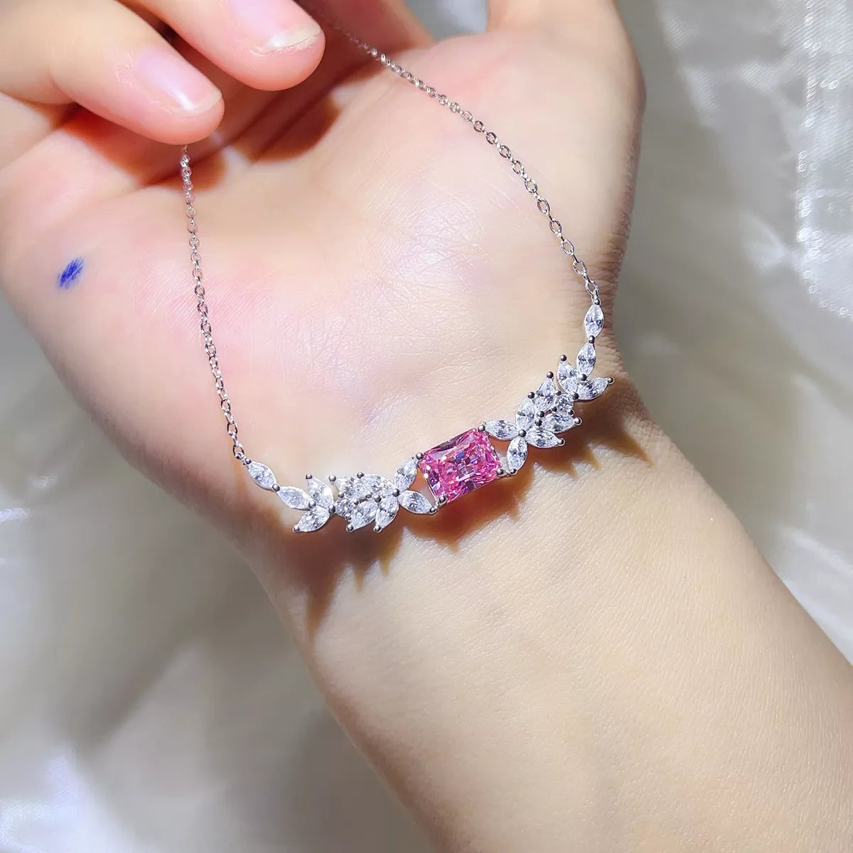 2 Carat 925 Sterling Silver Moissanite Necklace Secondary image