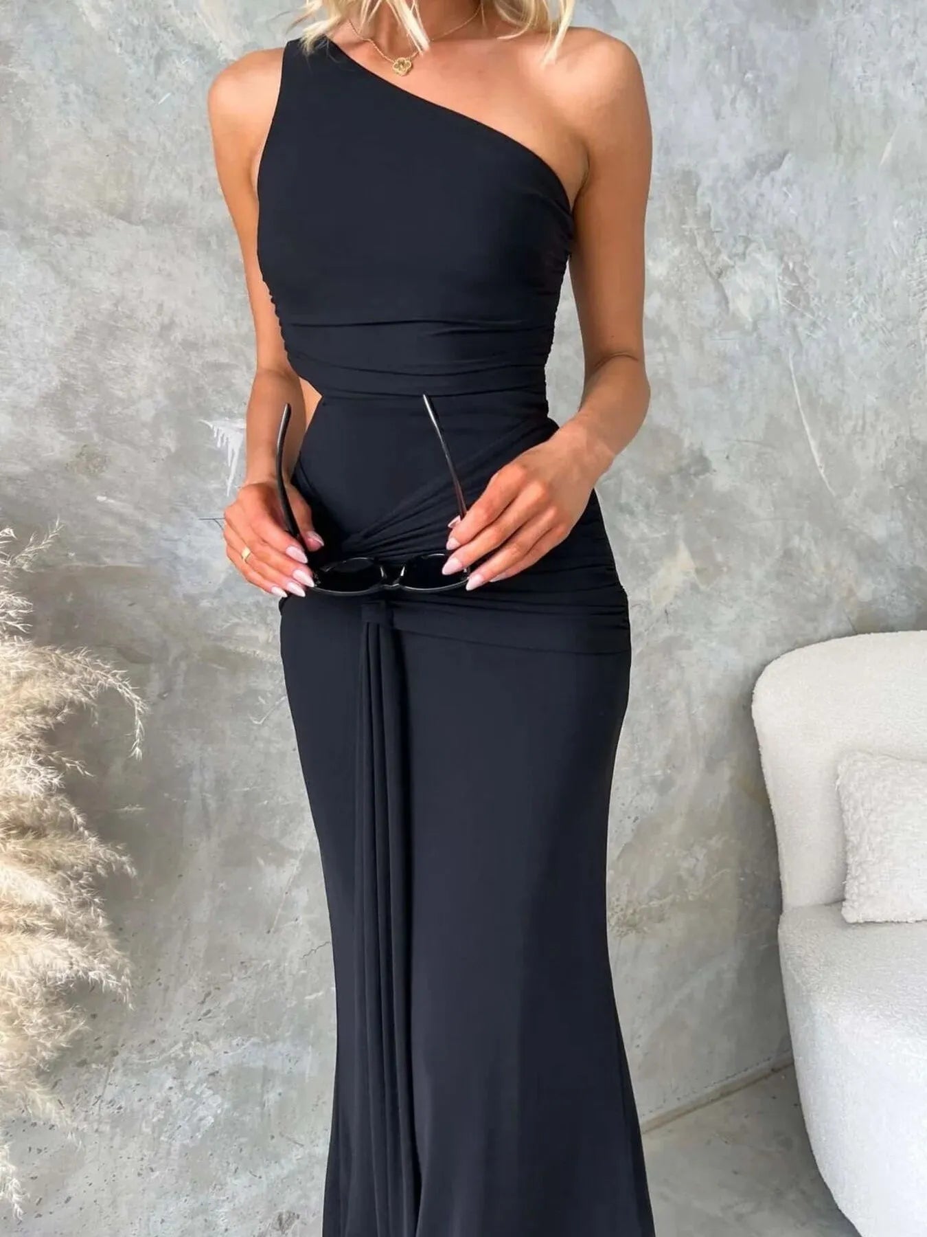 One-Shoulder Cutout Bodycon Maxi Dress Secondary image