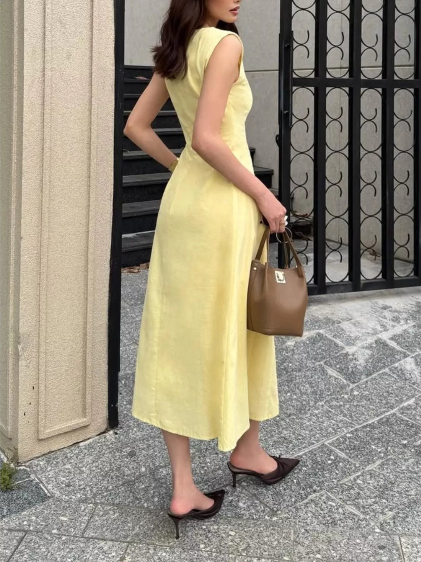 Sleeveless Scoop Neck A-Line Midi Dress Secondary image