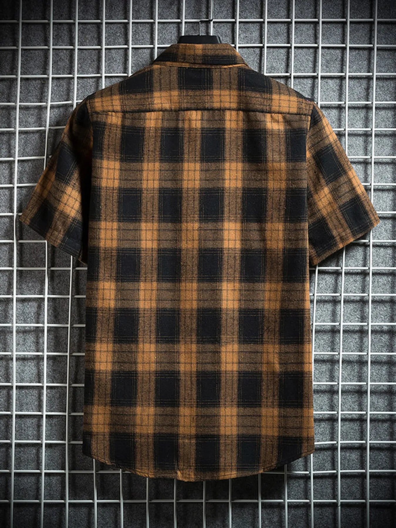 Men's Plus Size Plaid Button Up Short-Sleeve Shirt Secondary image