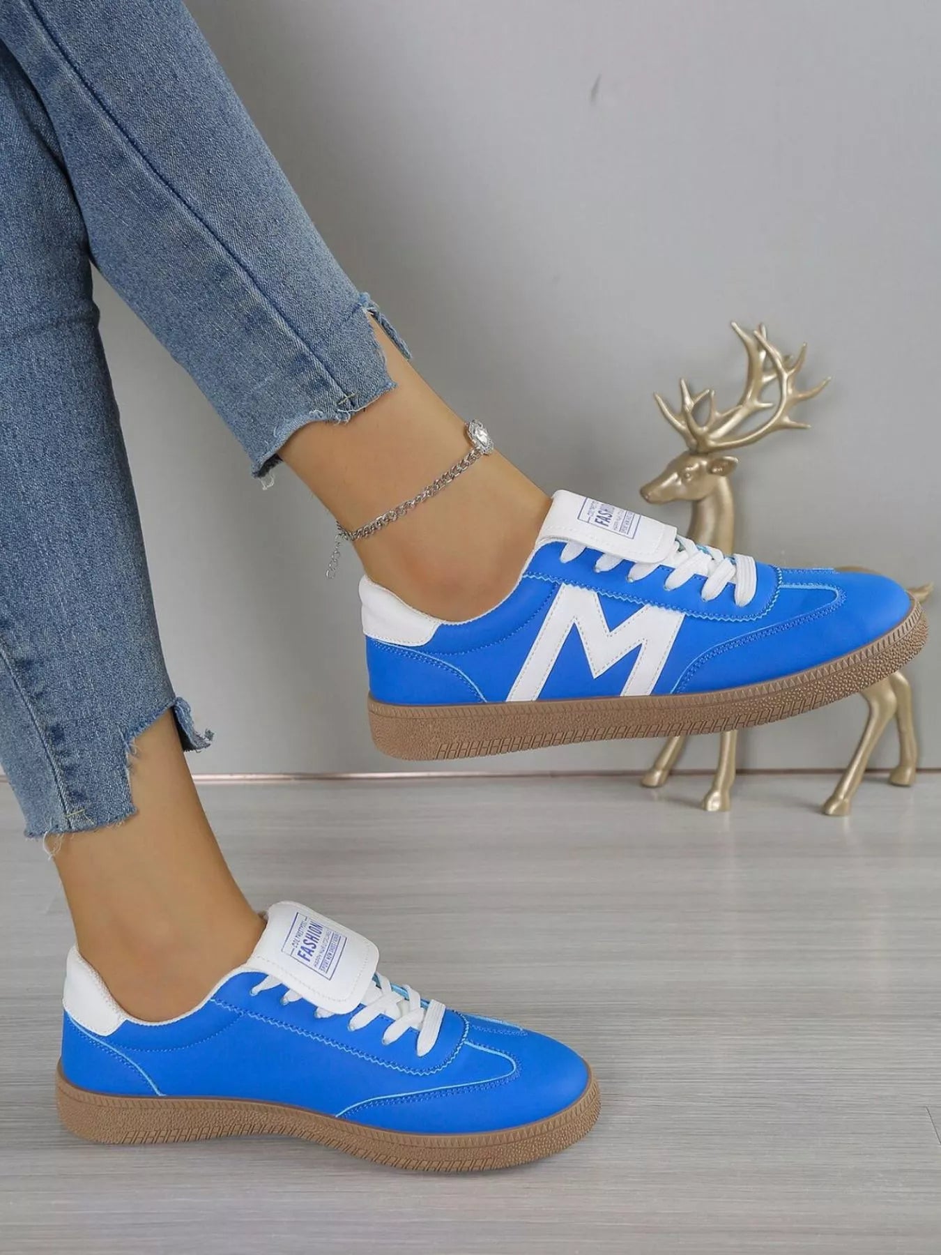 Round Toe Lace Up Sneakers Secondary image