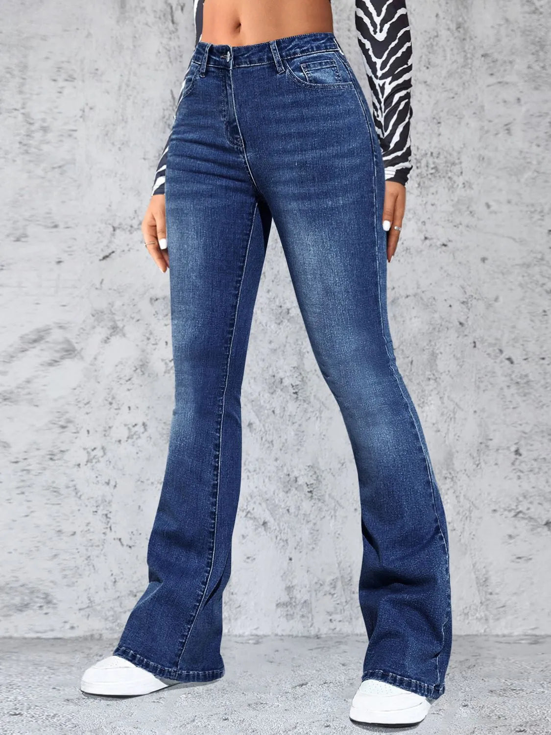 High Rise Jeans with Pockets Secondary image