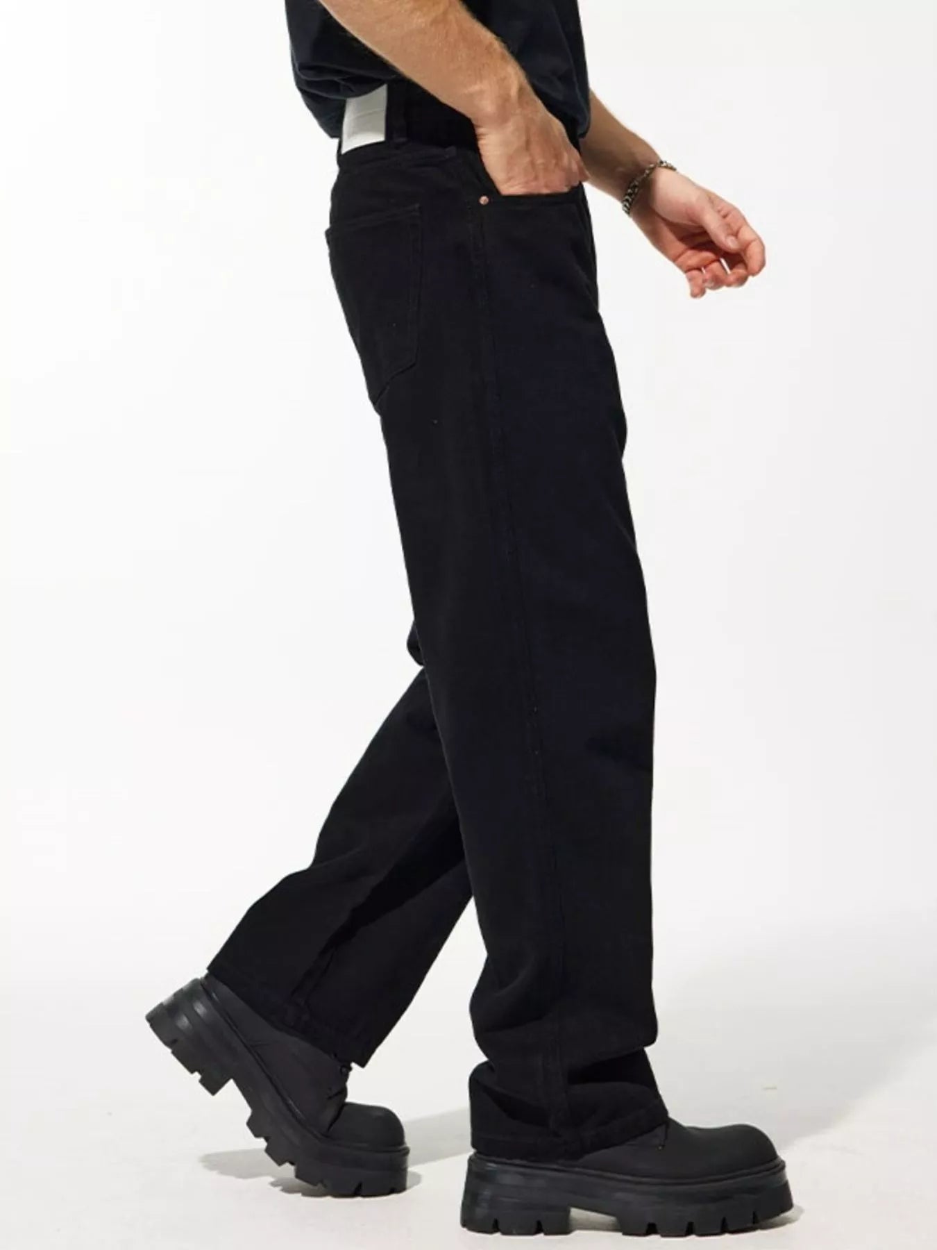 Men's Loose Fit Jeans Secondary image