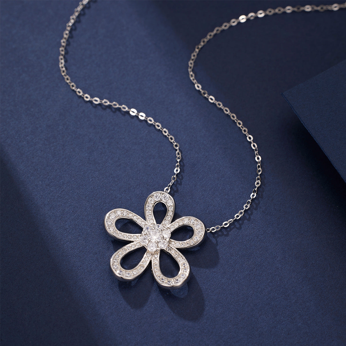 925 Sterling Silver Flower Pendant Necklace Secondary image