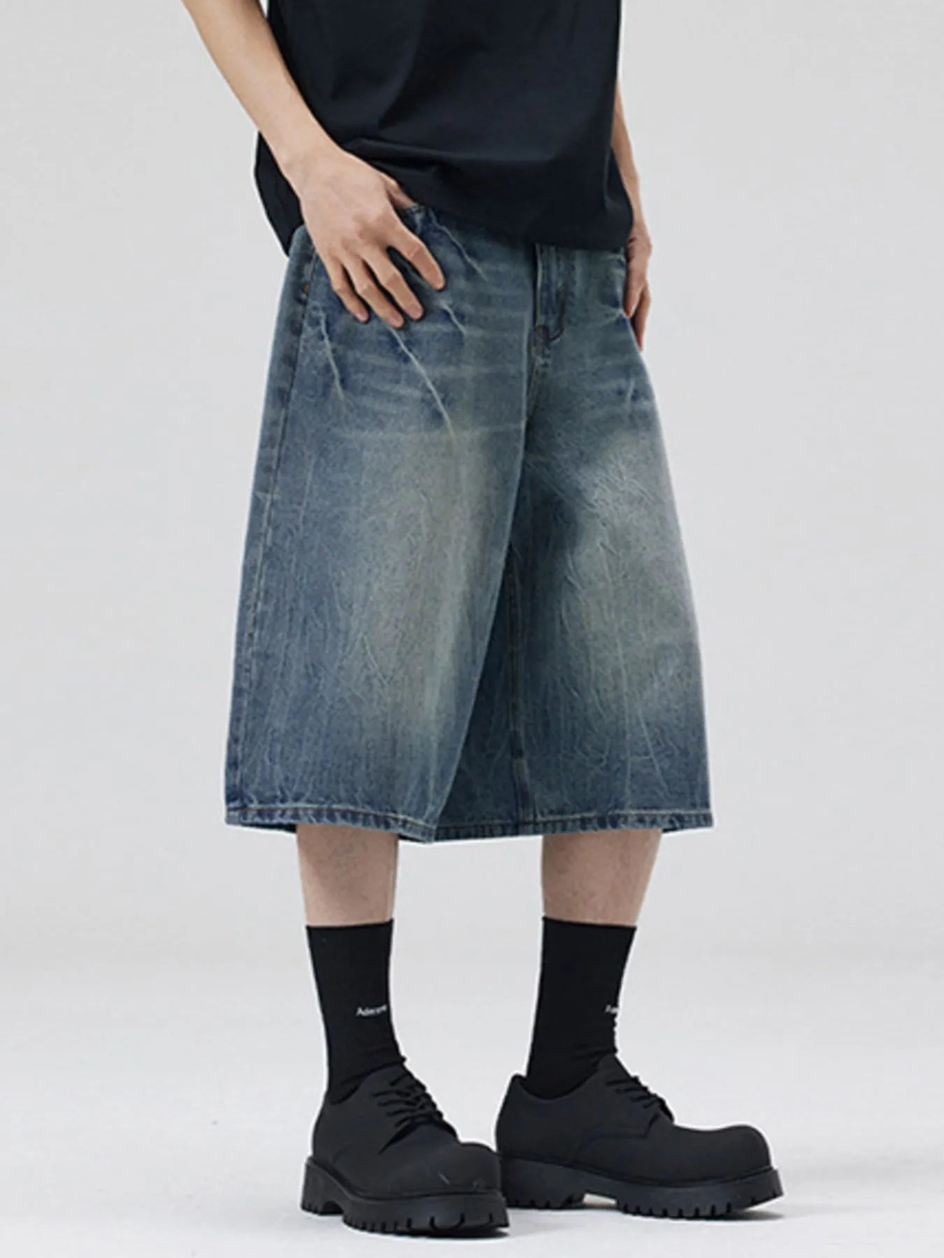 Men's Wide Leg Washed Denim Shorts Secondary image