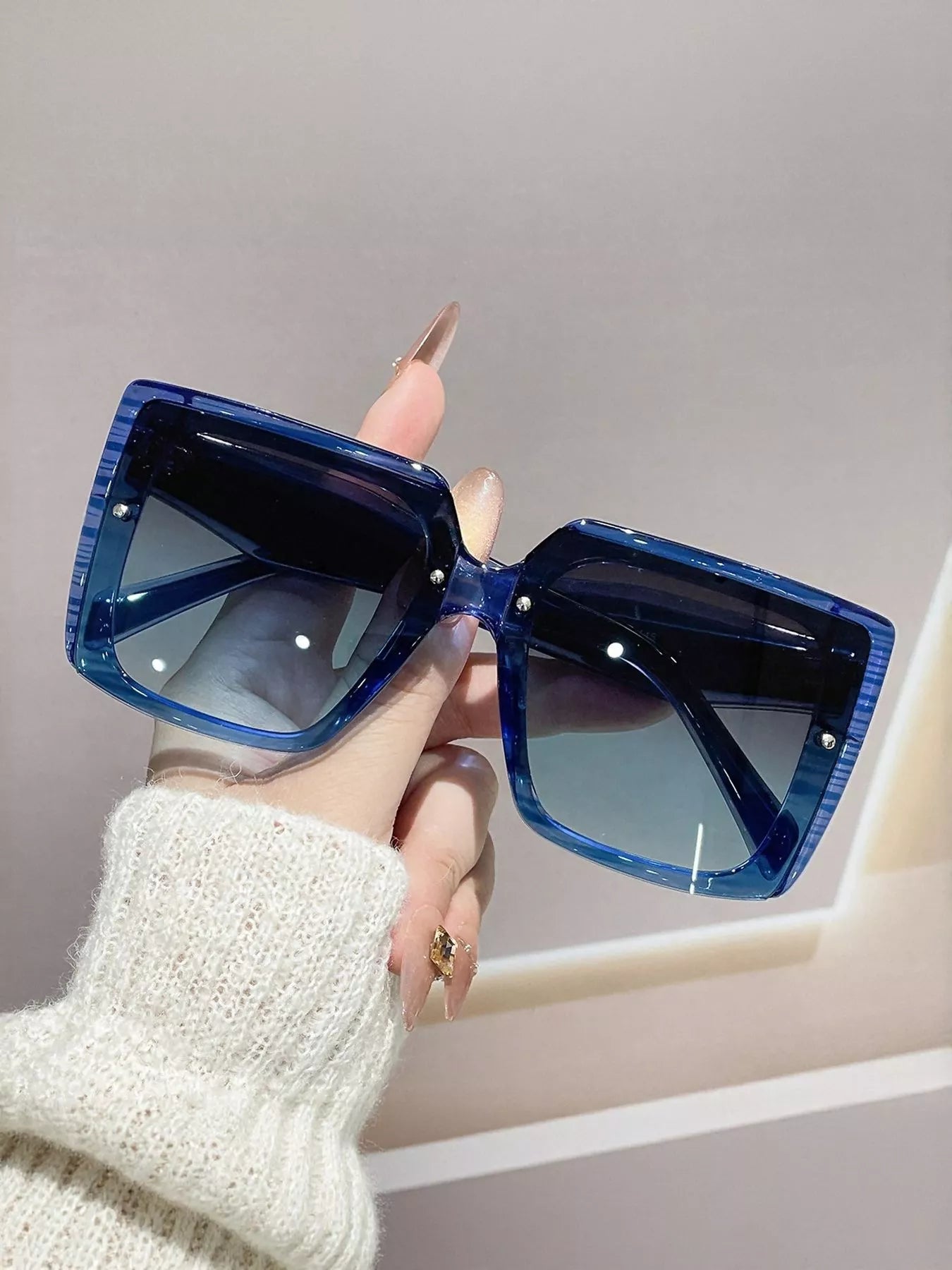 Oversized Gradient Square Sunglasses Secondary image