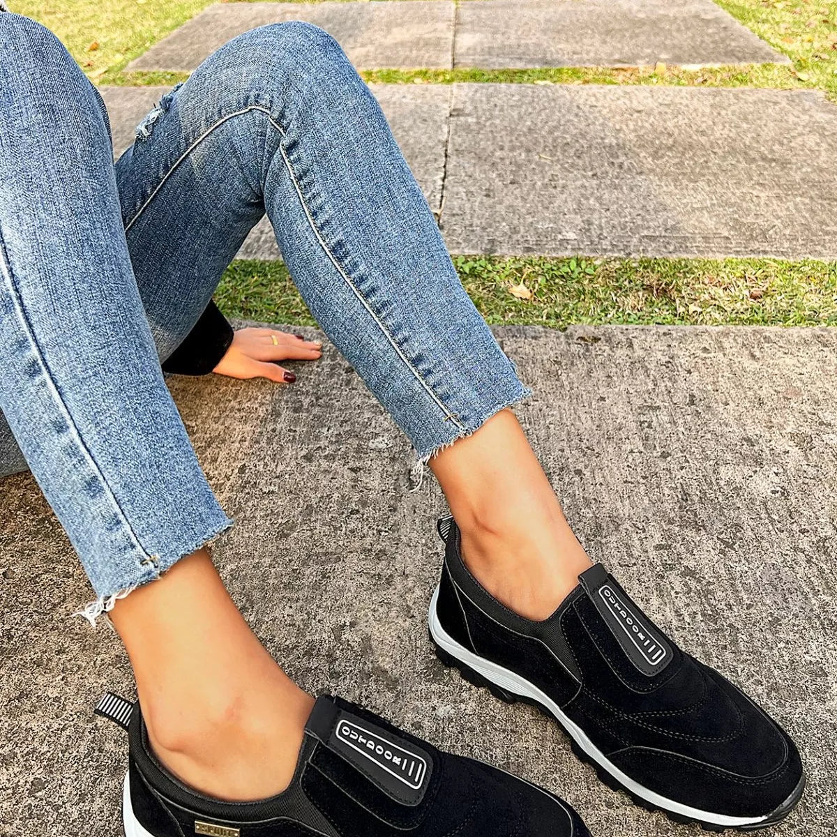 Round Toe Breathable Sneakers Secondary image