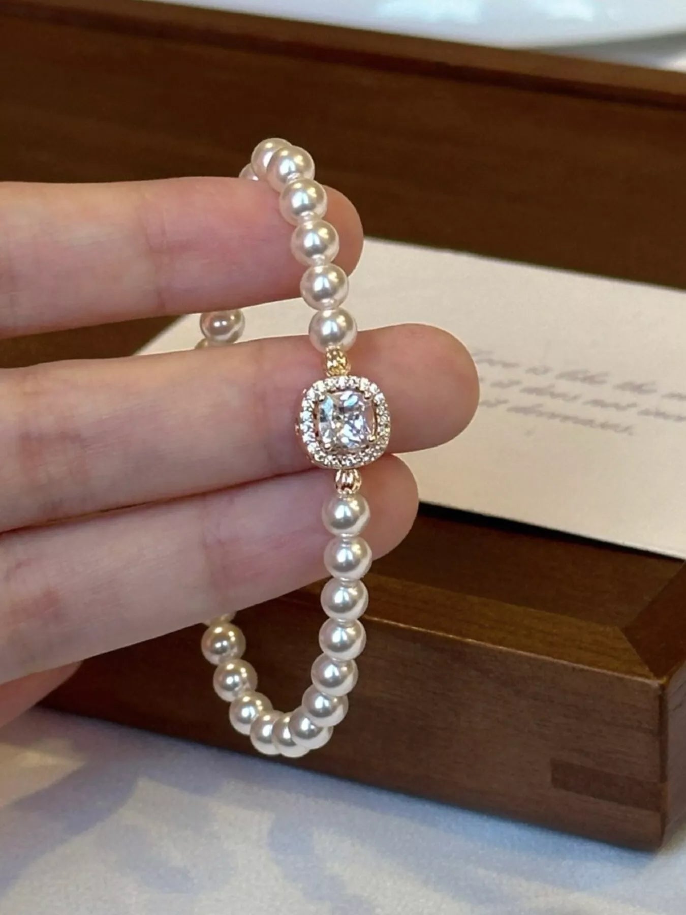 18K Gold-Plated Pearl Bracelet Secondary image