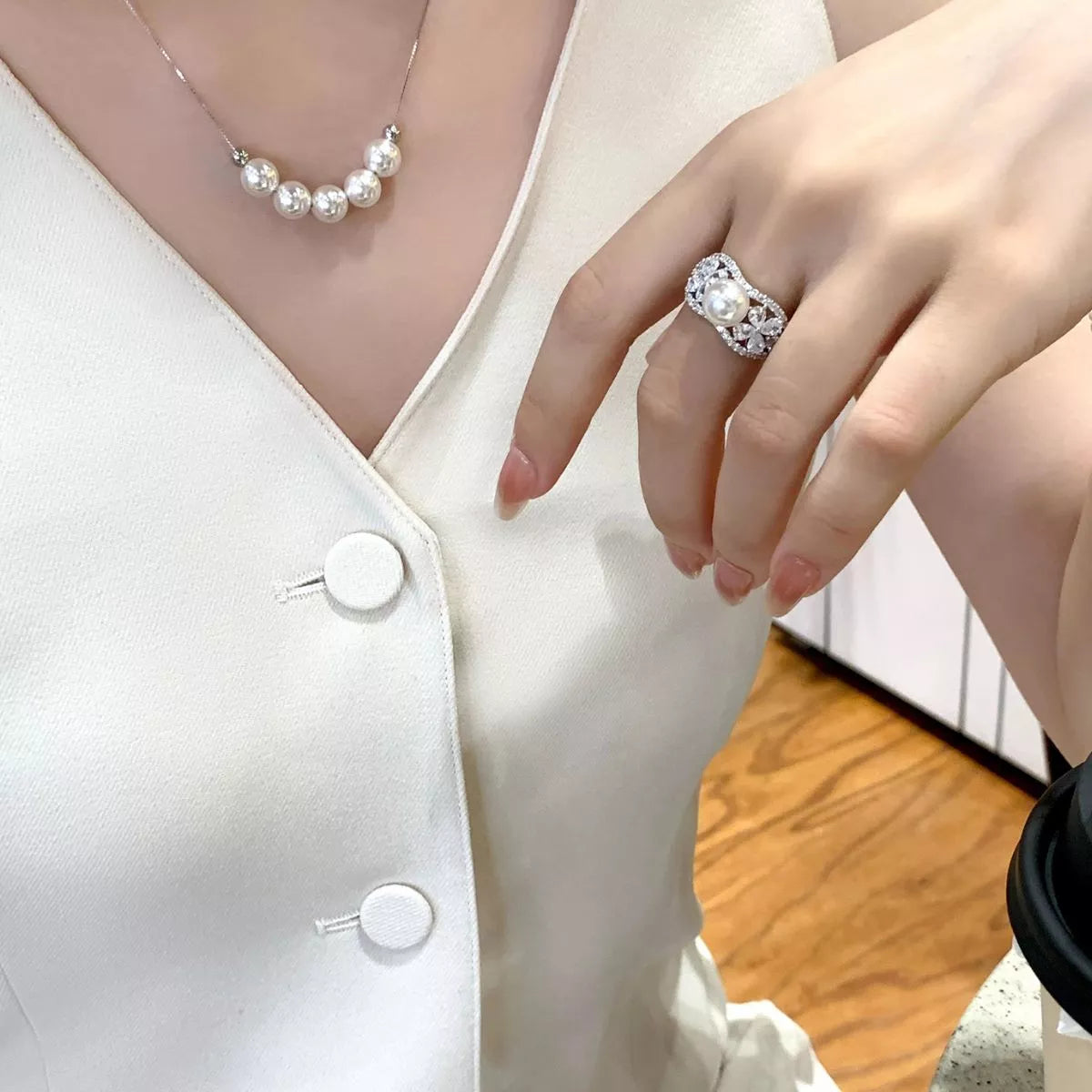 Adjustable Pearl Necklace Secondary image