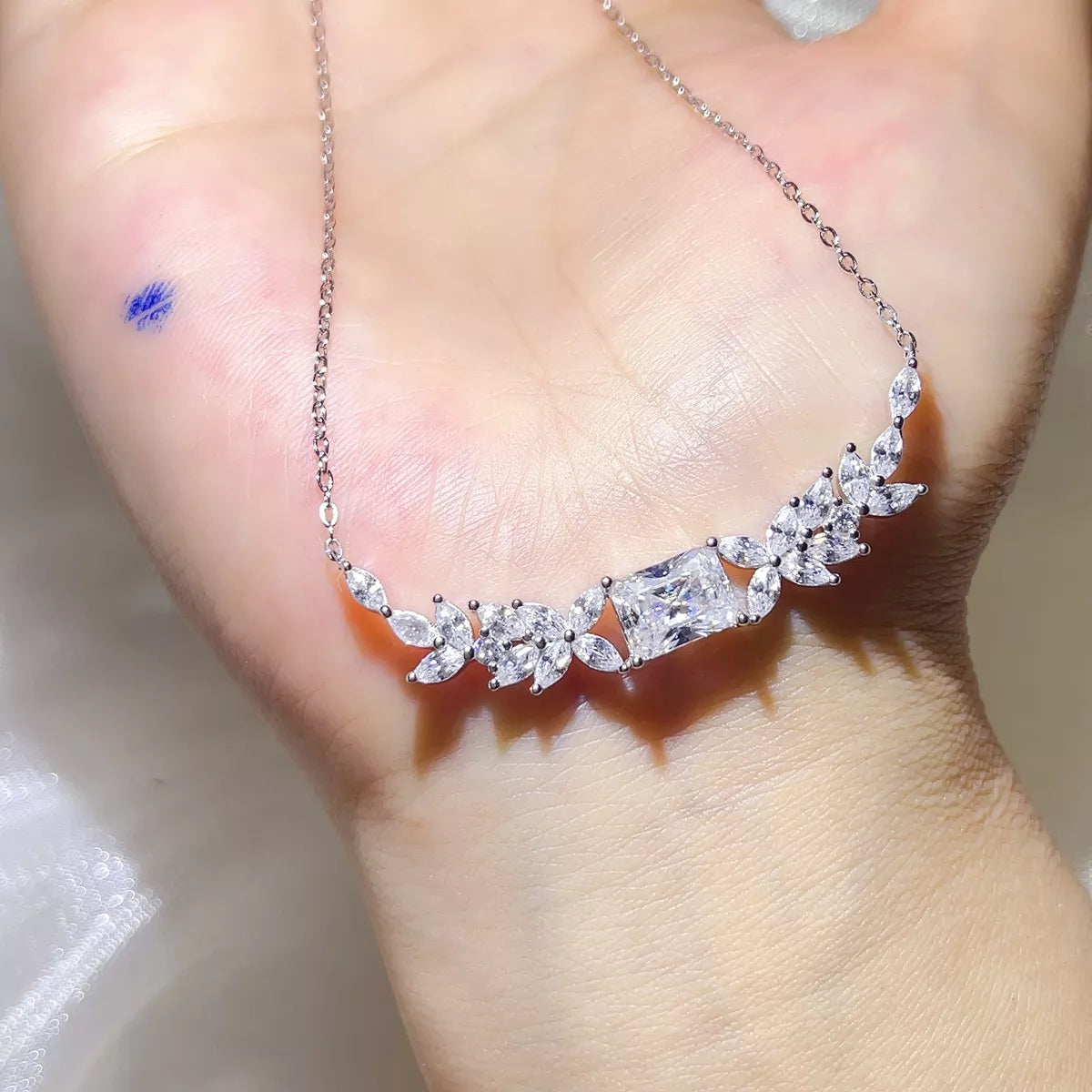2 Carat 925 Sterling Silver Moissanite Necklace Secondary image