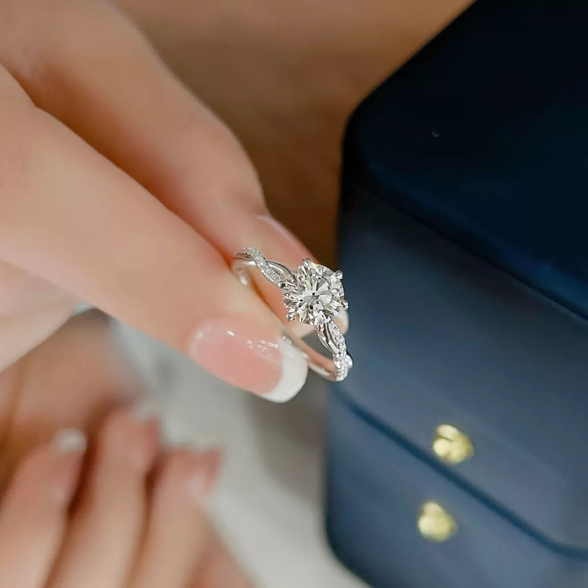 1 Carat 925 Sterling Silver Moissanite Ring Secondary image