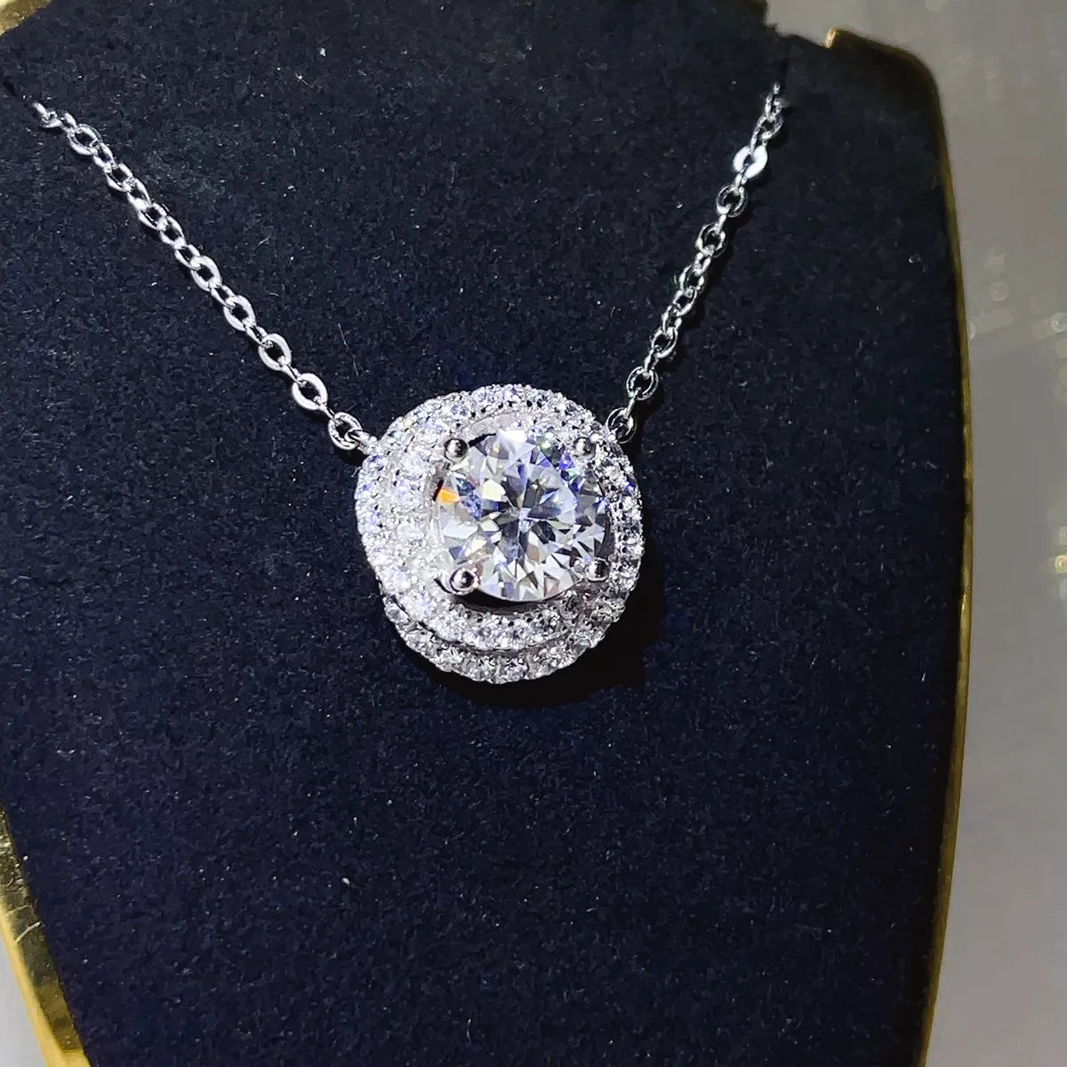 2 Carat 925 Sterling Silver Moissanite Pendant Necklace Secondary image