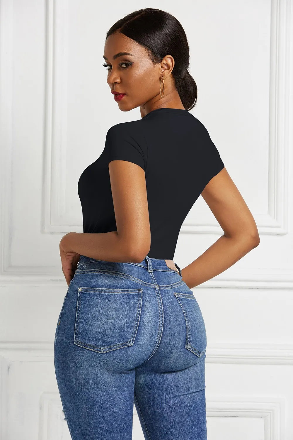 Round Neck Short Sleeve Bodysuit Secondary image