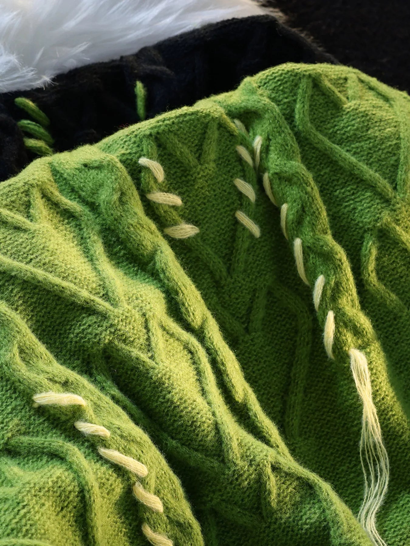 Men's Cable Knit Round Neck Sweater Secondary image
