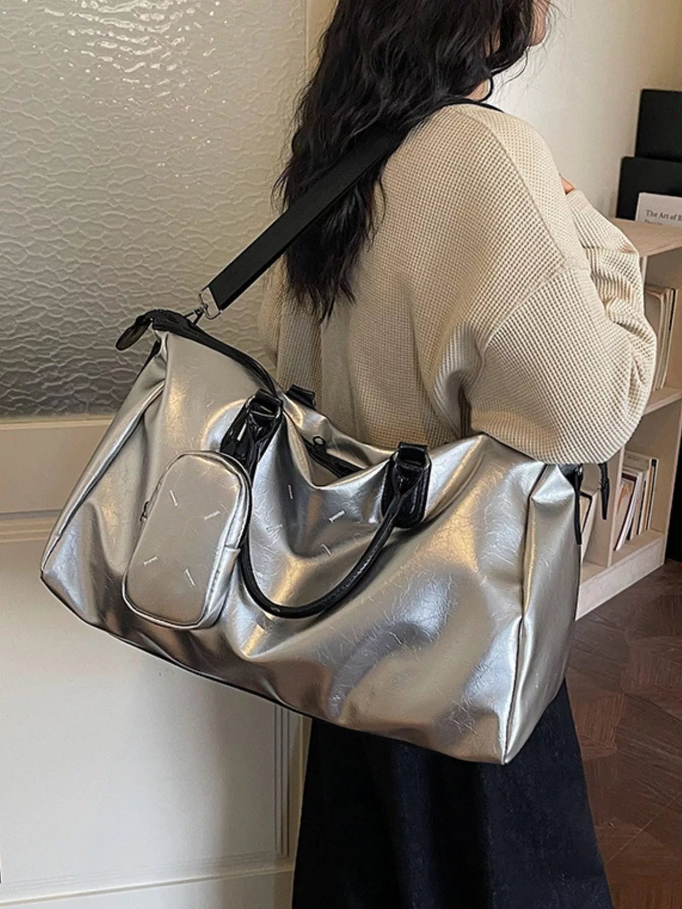 Large Capacity Travel Bag Secondary image