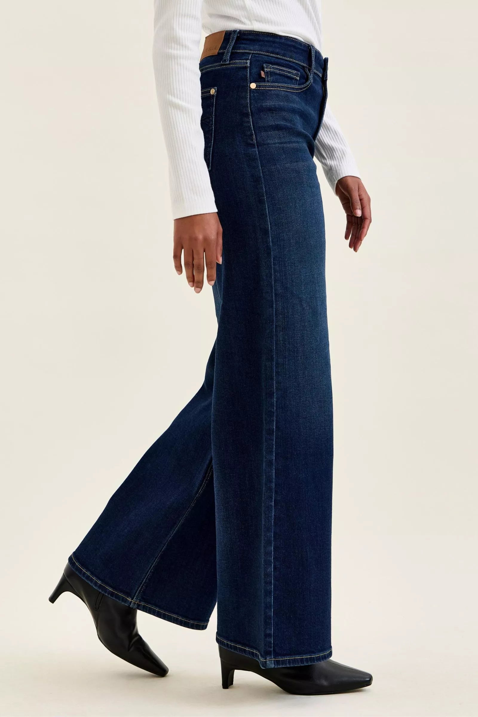 Judy Blue High-Waisted Wide-Leg Dark Wash Jeans Secondary image