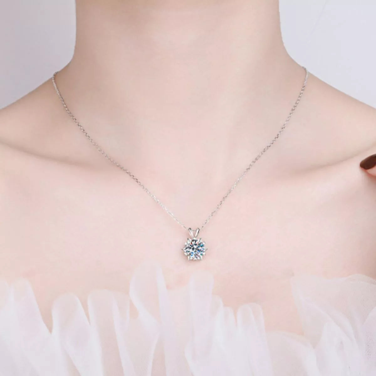 1 Carat 925 Sterling Silver Moissanite Pendant Necklace Secondary image