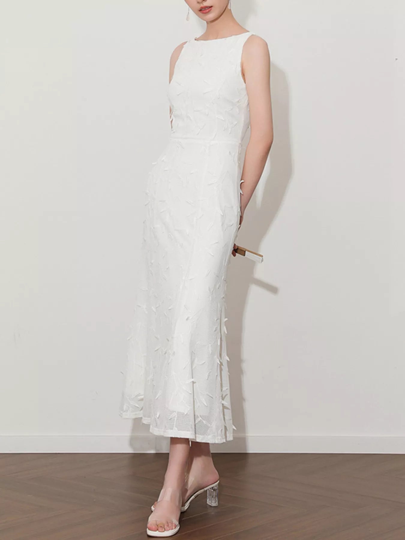 Sleeveless Floral Applique Midi Dress Secondary image
