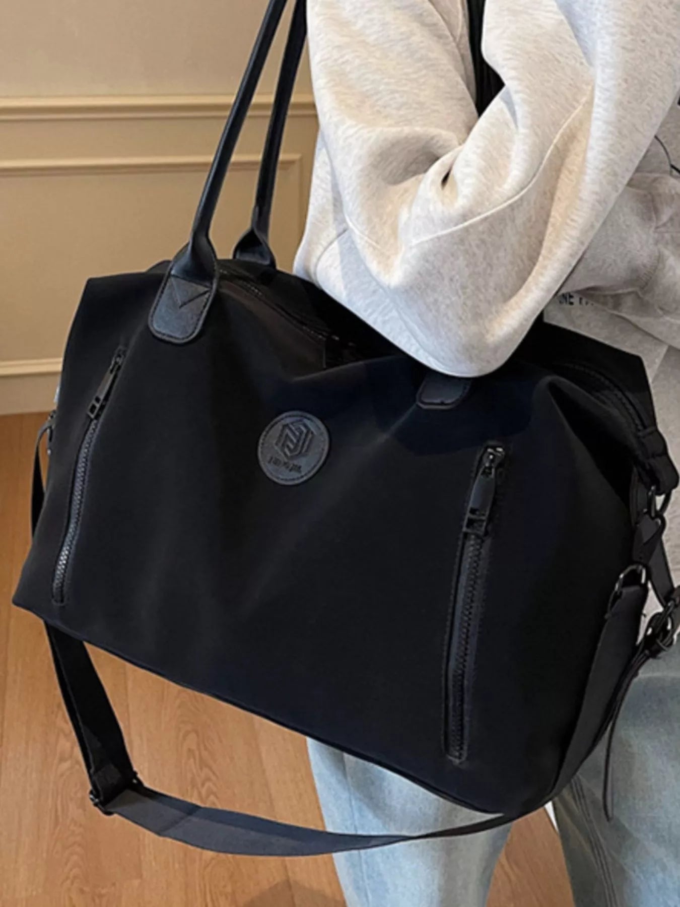 Adjustable Shoulder Strap Travel Duffel Bag Secondary image