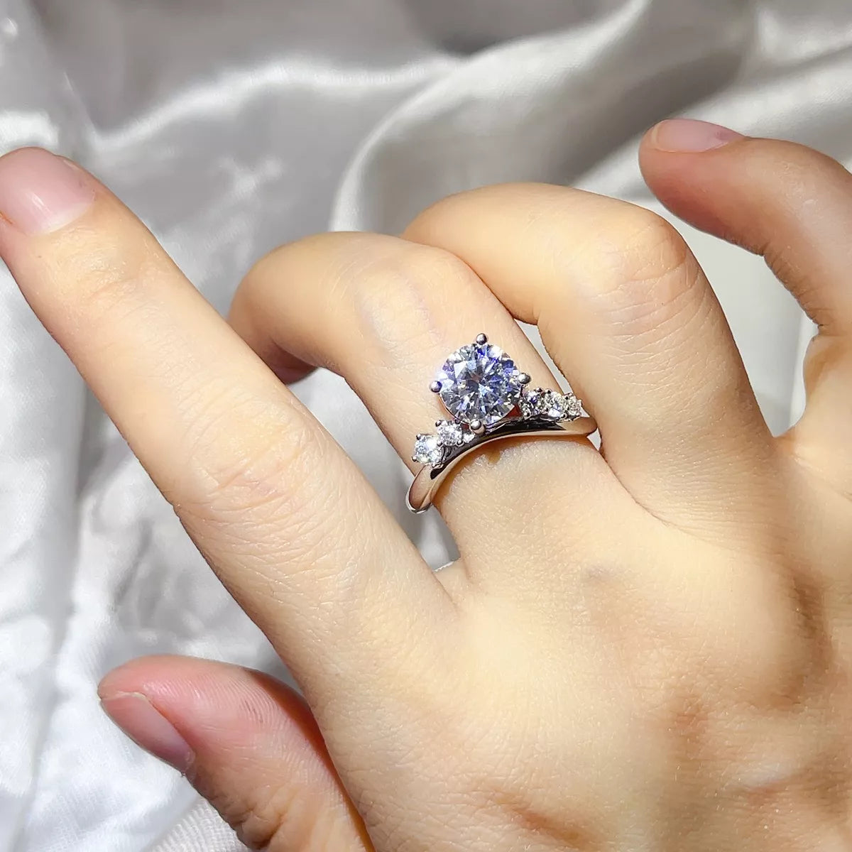 2 Carat 925 Sterling Silver Moissanite Ring Secondary image
