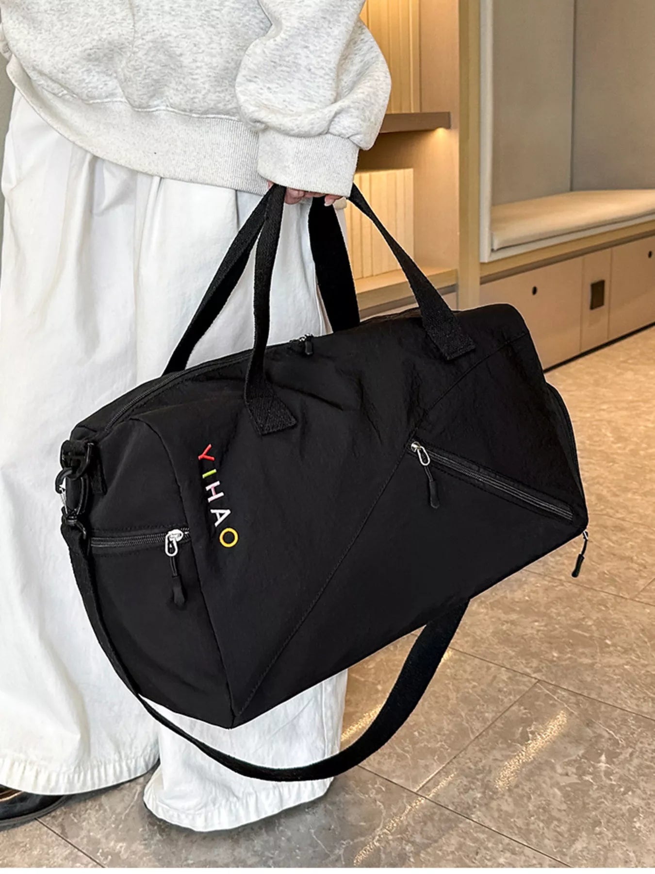 Large Capacity Travel Bag Secondary image