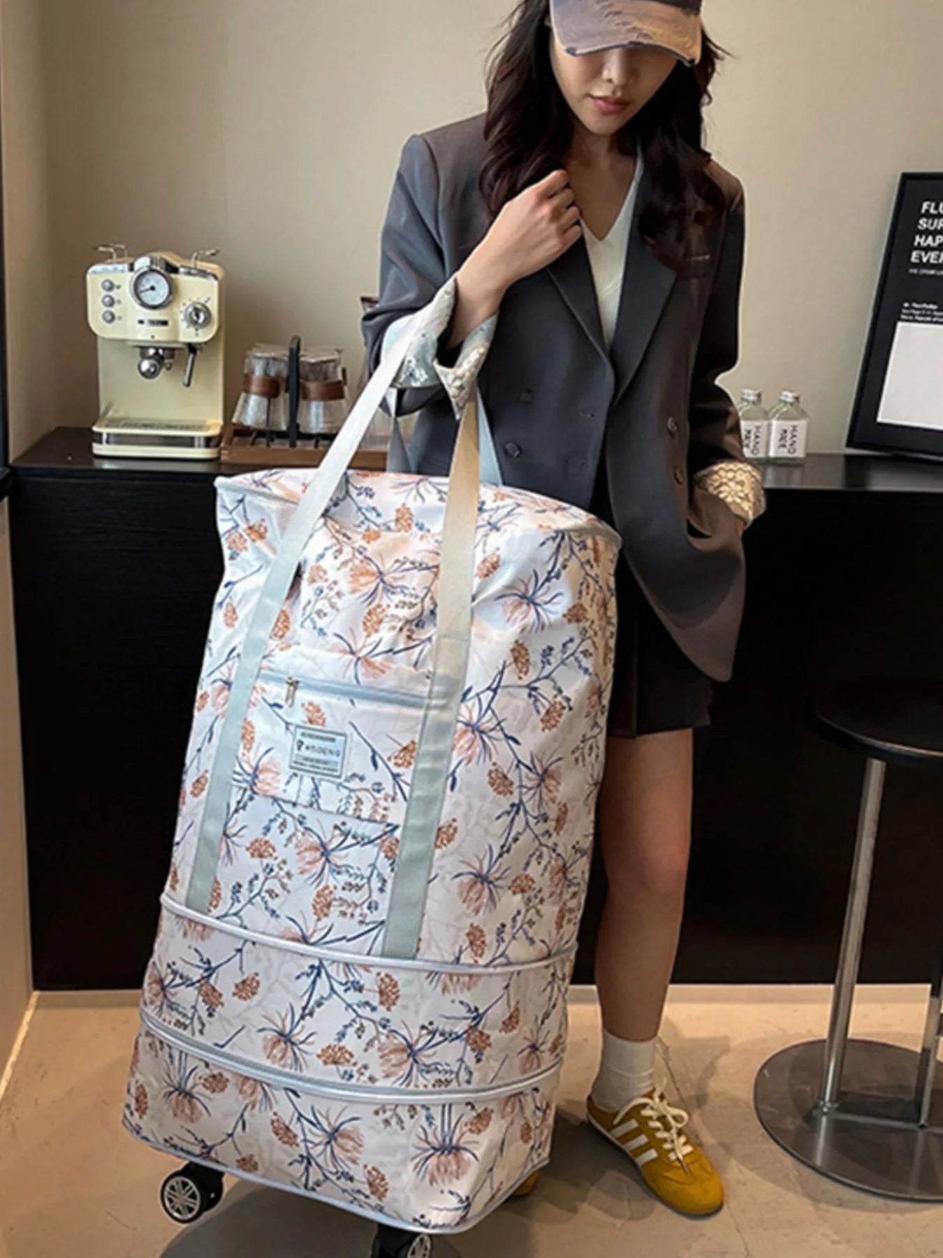 Floral Pattern Rolling Luggage Travel Bag Secondary image