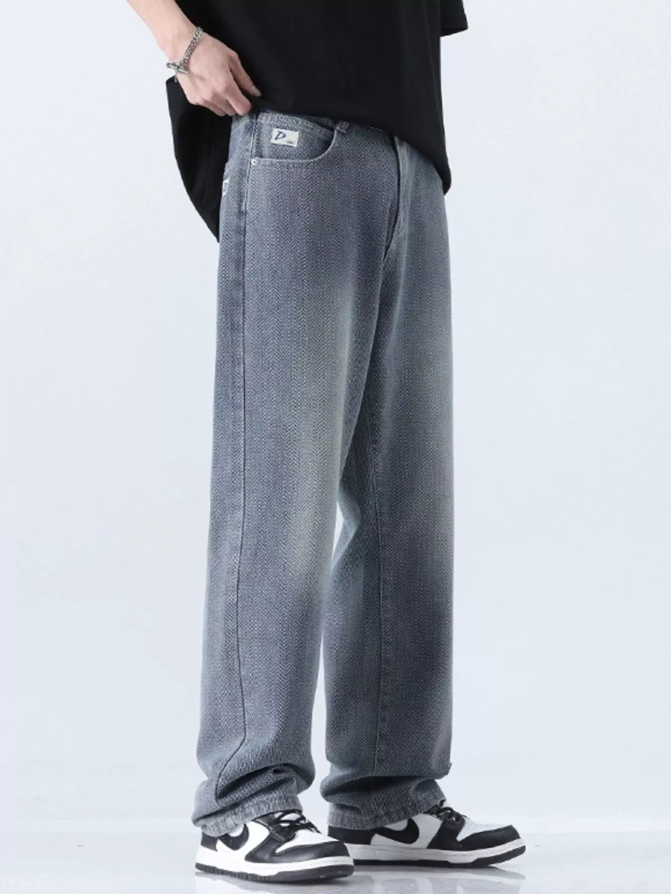 Men's Relaxed Fit Straight Leg Jeans Secondary image