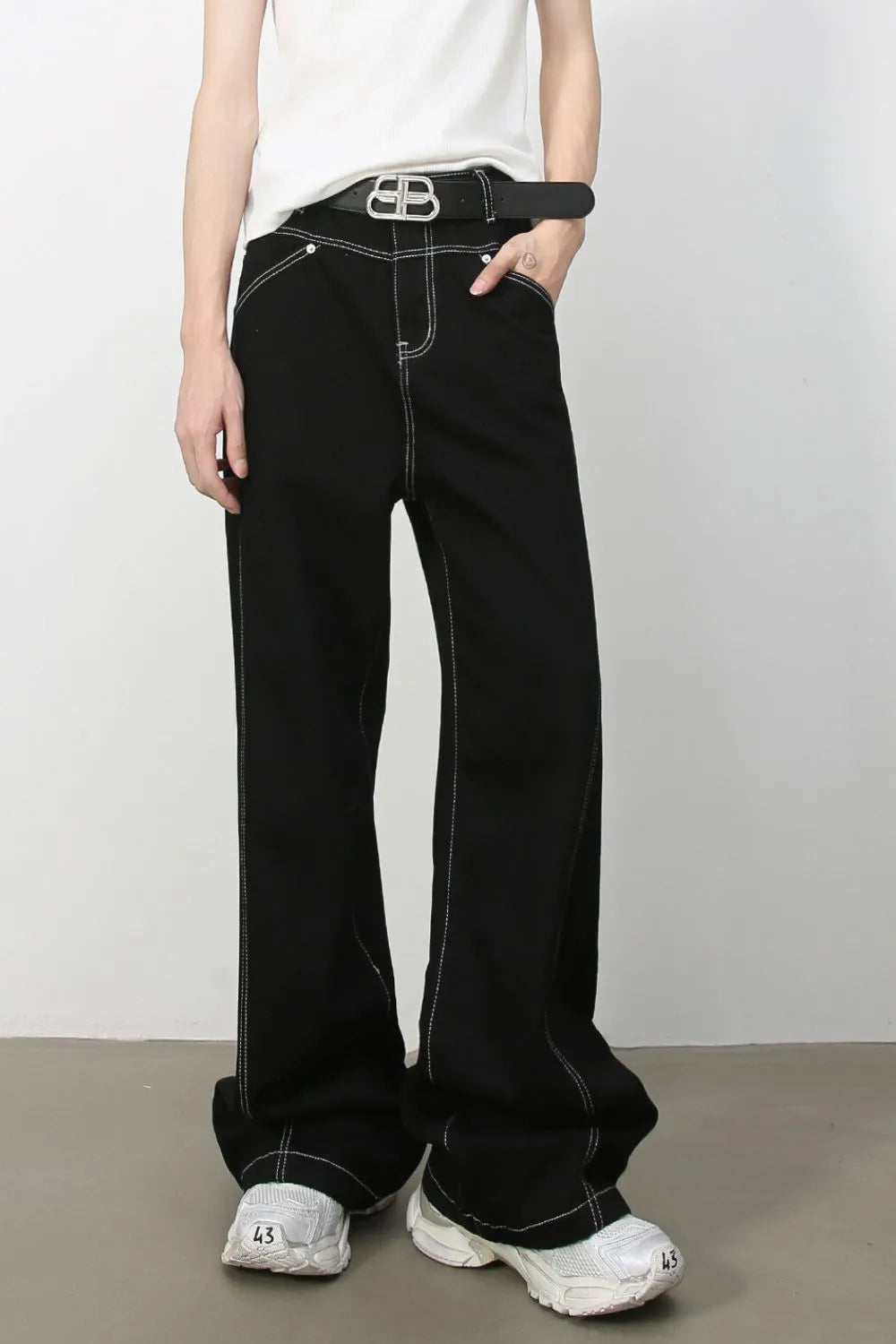 Men's Loose Fit Jeans Secondary image