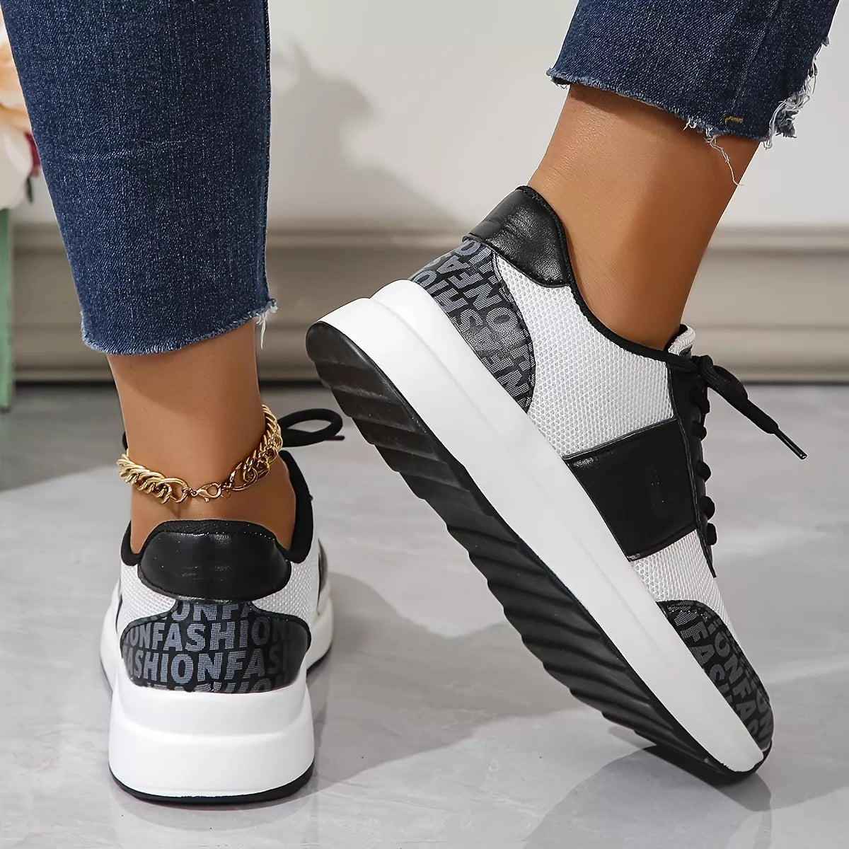 Round Toe Lace Up Sneakers Secondary image