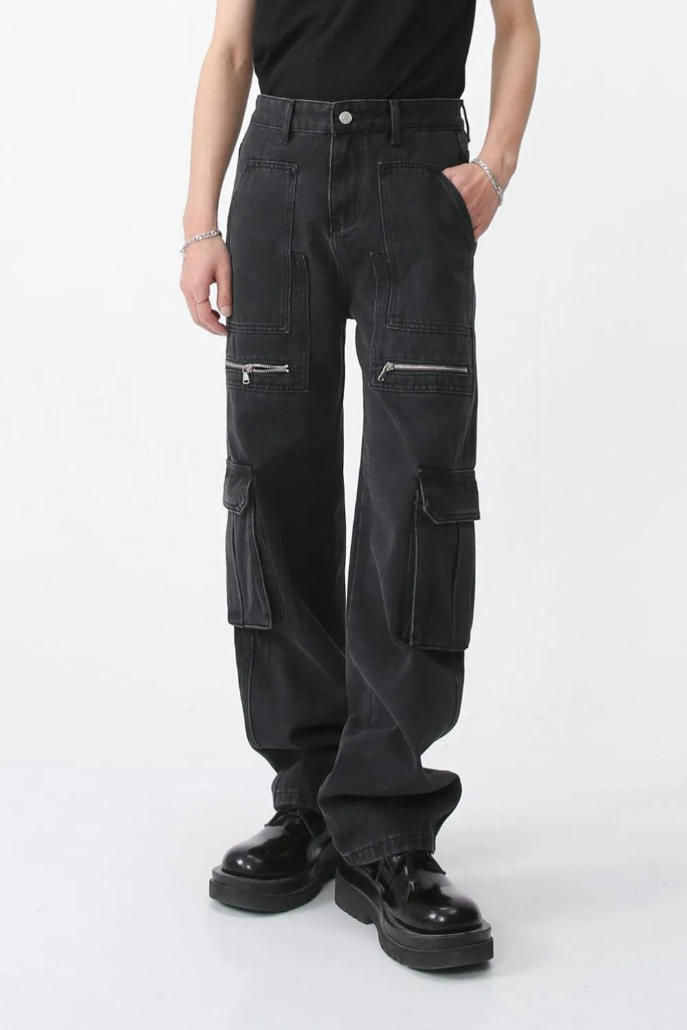 Men's Loose Fit Jeans with Cargo Pockets Secondary image