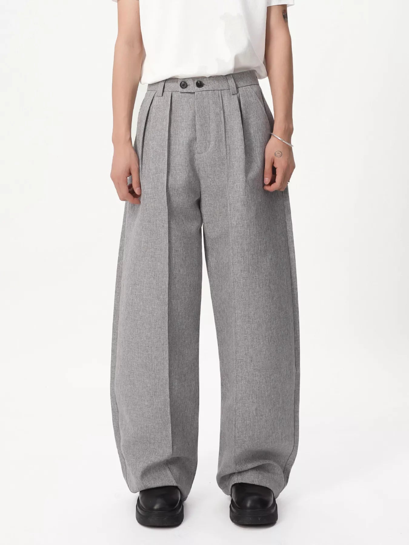 Men's Wide-Leg Pleated Pants Secondary image